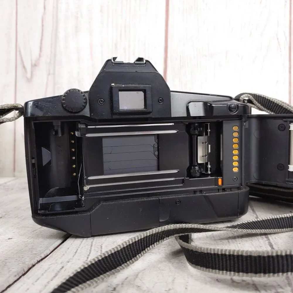FOR PARTS REPAIR - Canon EOS 650 35mm Film Camera SLR - Body Only - UNTESTED